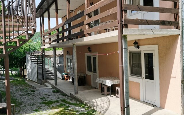 Жилые помещения Частный дом Наталья