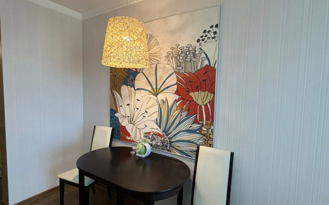 Bolshoy Lyuks s Dzhakuzi i Vidom na Gorod Flat
