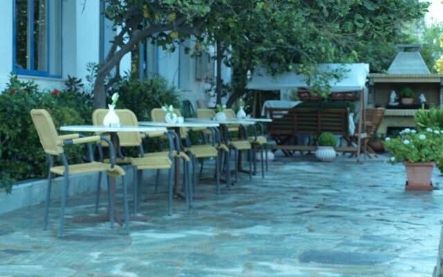 Отель Serifos Beach