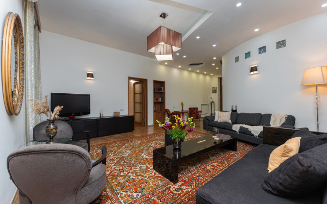 KeyGo #0159, 1 Bedroom, Balcony ,City Center Apartments