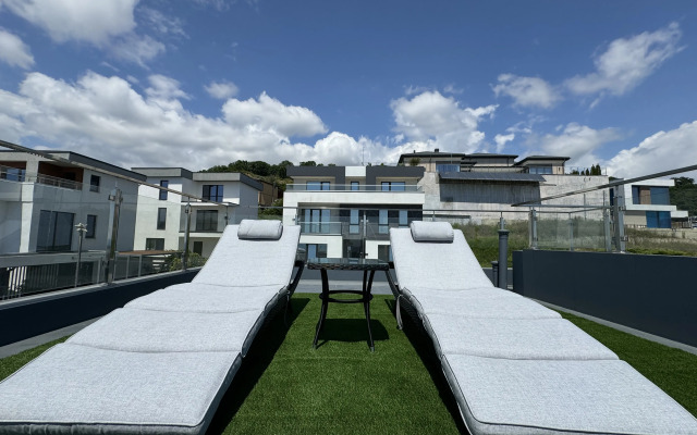 S Dizaynerskim Remontom Villa