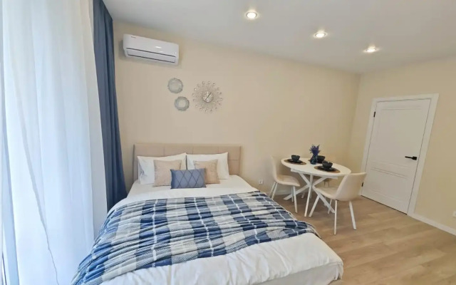 Studiya v Zhk Letniy s vidom na les Apartments