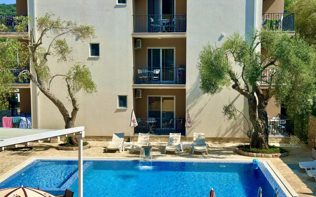 Akhdar Apart-Hotel