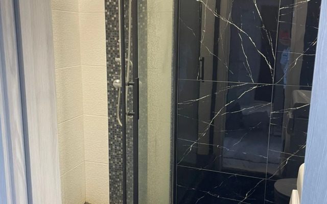 Uyutnaya Na Beregu Morya Flat
