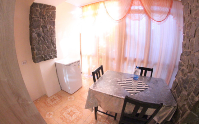 V Gostevom Dome ochag Living quarters