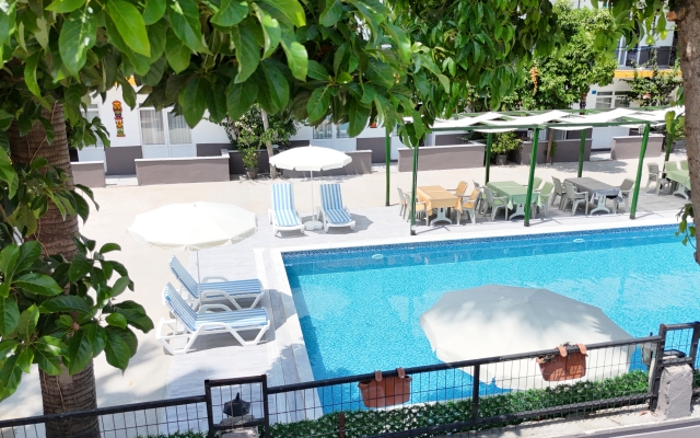 Hillside Apart House Apartment Hotel