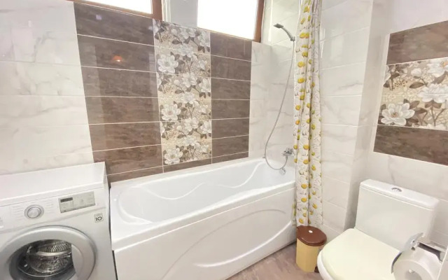 Komfort S 2 Spalnyami I Balkonom M2 Apartment