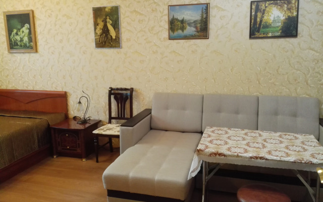 Na Dnepropetrovskoy Flat