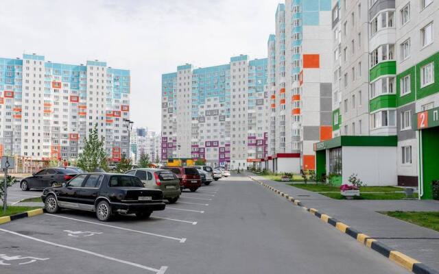 Iris s Dizaynerskim Oformleniyem, Ryadom Mat i Ditya Apartments