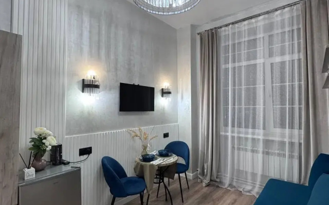 Lucky Room U Kuskovskogo Lesoparka Apartments