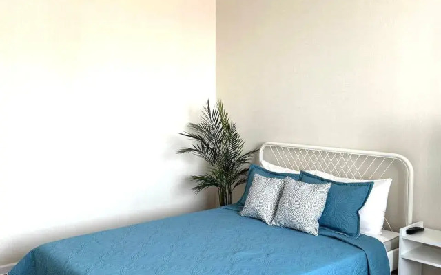 Na Petra Podzolkova 28 Ryadom S Planetoy Flat