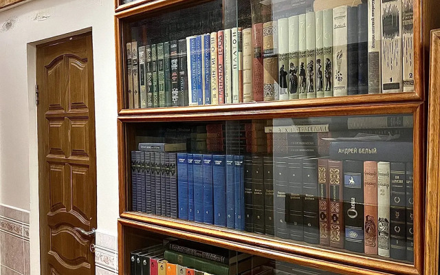 Квартира с антикварной мебелью