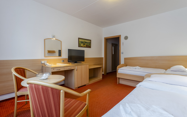 Complex Curie Hotel