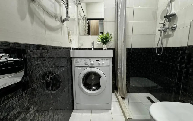 Studiya s balkonom u Dendrariya i morya. Pokrovskij 78 Apartments