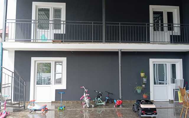 Apartamenty U Kariny Guest house