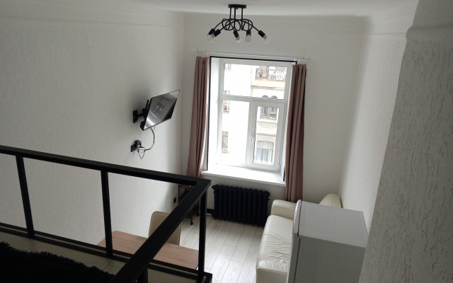 Стильная Студия с Антресолью в Историческом Центре