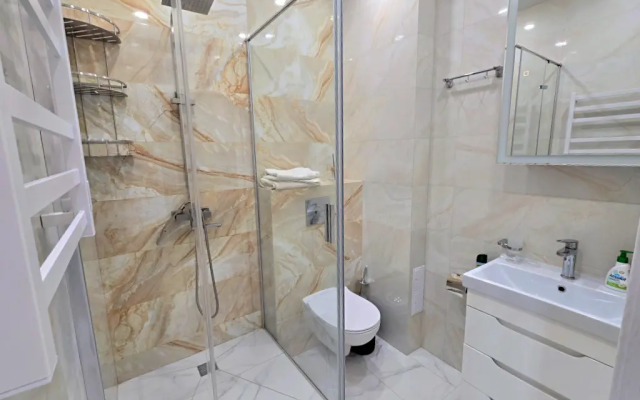 Апартаменты с Панорамными Окнами и Красивым Видом