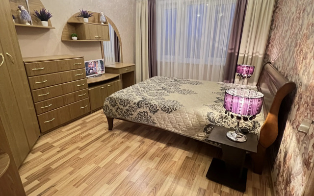 Bolshaya 4-Kh Komnatnaya Kvartira Nedaleko ot Tsentra Flat