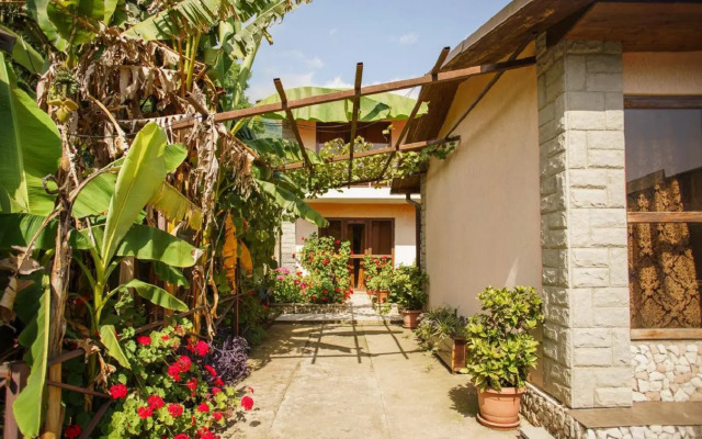 Astaspring Guest House