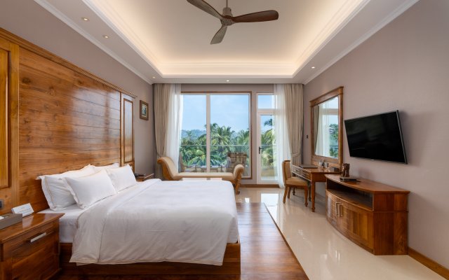 Отель Araliya Beach Resort and Spa