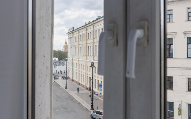 Апартаменты у Дворцовой с видом на набережную реки Мойка 8 гостей