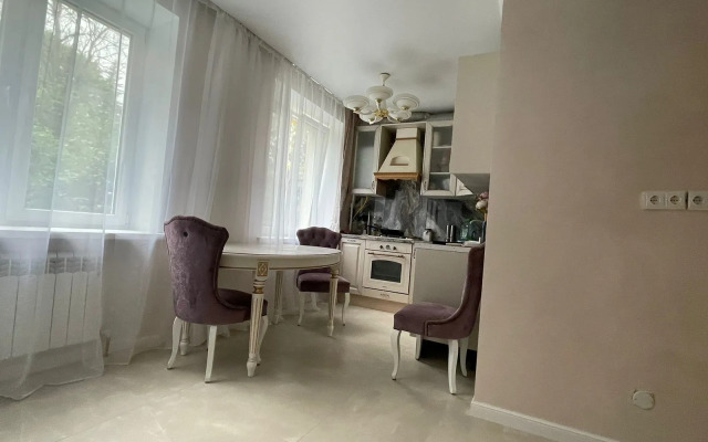 Квартира Трехкомнатная на улице Октябрьская 50