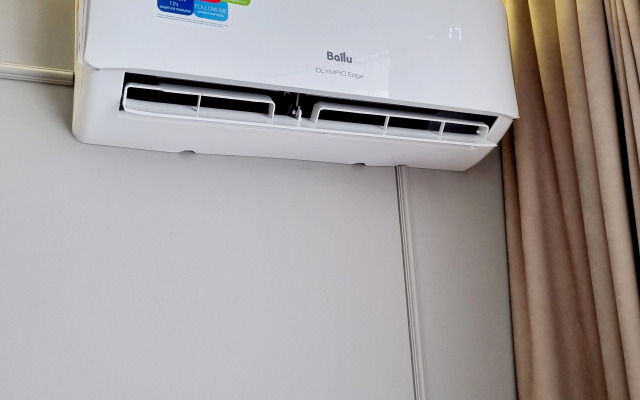 S Dizaynerskim Remontom na Pr. Oktyabryskiy 30B Apartment