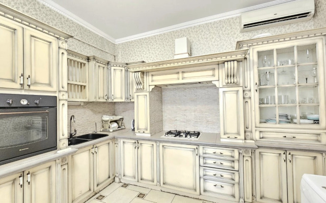 V Tsentre Goroda Private House