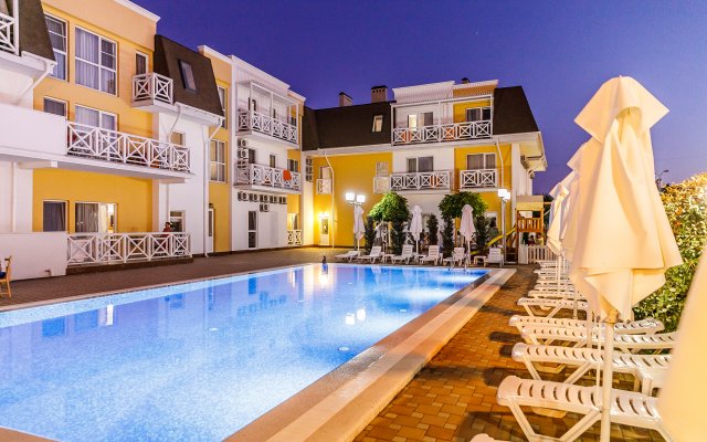LetooteL Blagoveschenskaya Hotel