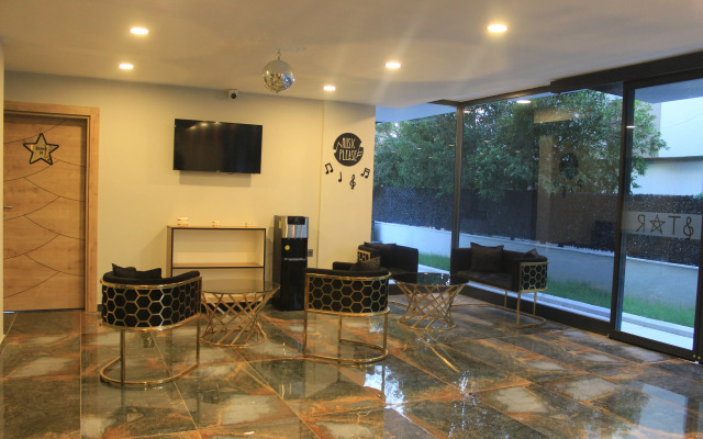 Retro Star Suites Hotel