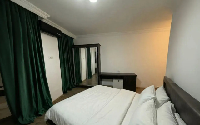 Apart-' Emilia Residence