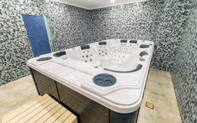 Cascade Hotel & SPA