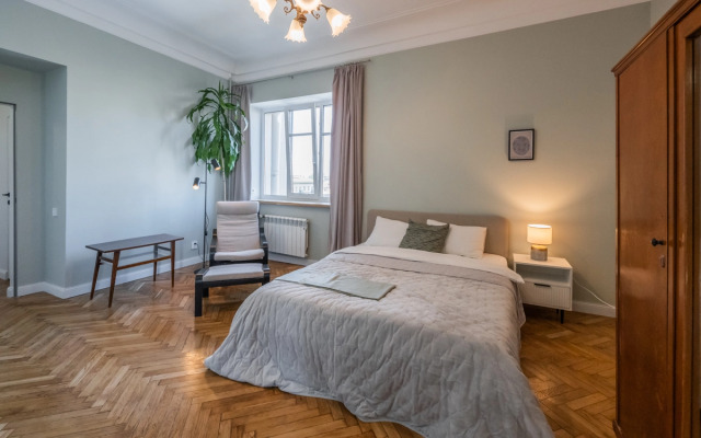 V Dome-Pamyatnike Arkhitektury Khkh Veka Flat