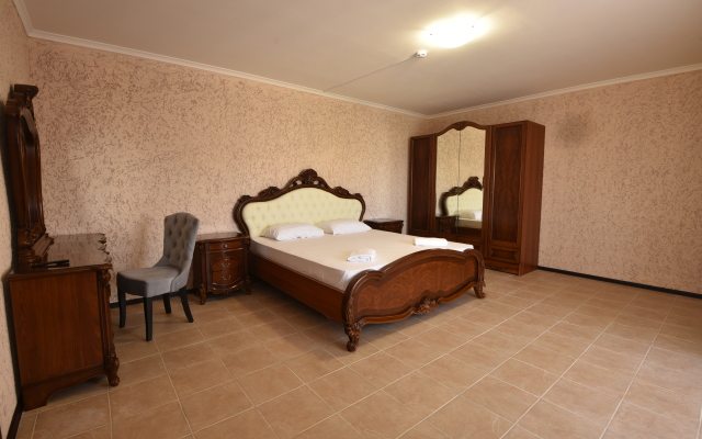 Zamok Azov Hotel