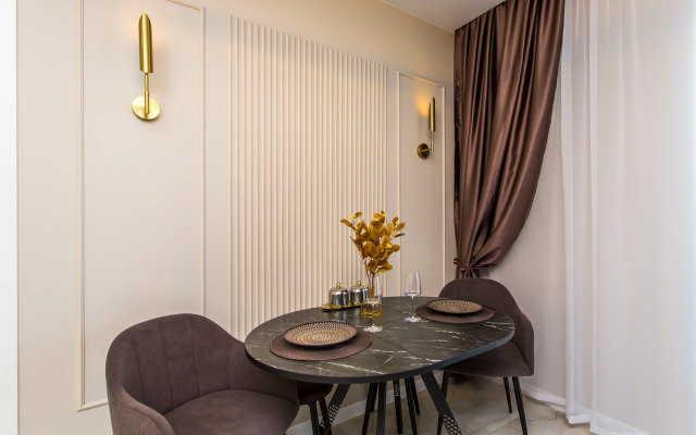 Shikarnaya Ryadom S Morem Flat