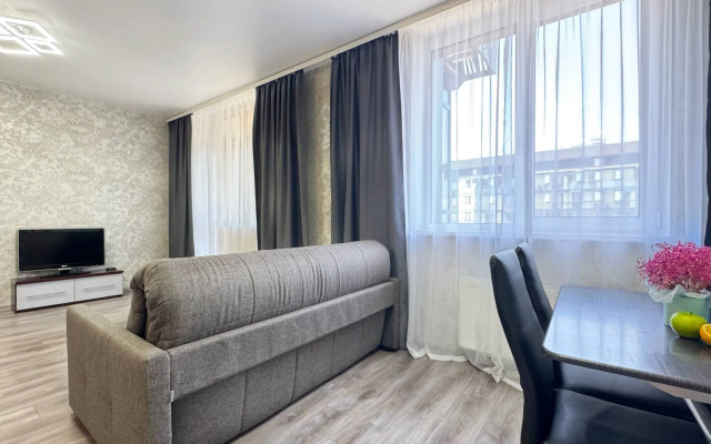Uyutnaya Odnokomnatnaya s Panoramnym Balkonom Flat