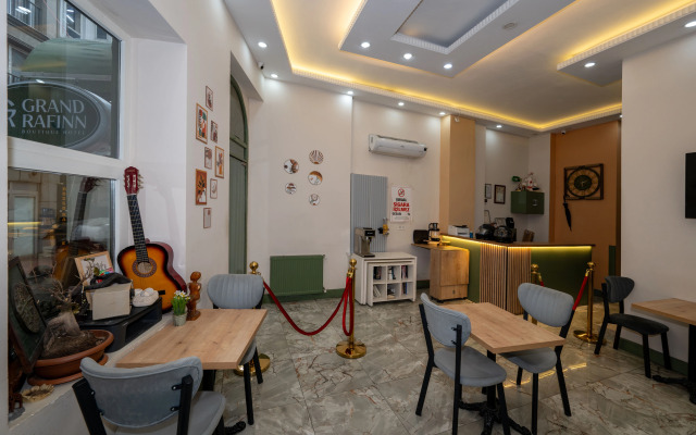 Отель Grand Rafinn