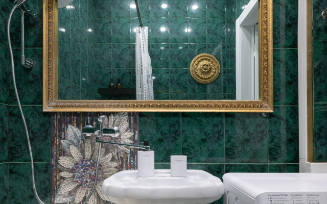 Квартира GM Apartments Четырехкомнатные с двумя санузлами