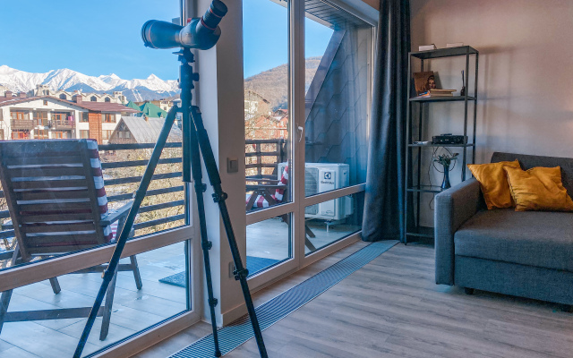 Студия с террасой с панорамным видом на горы