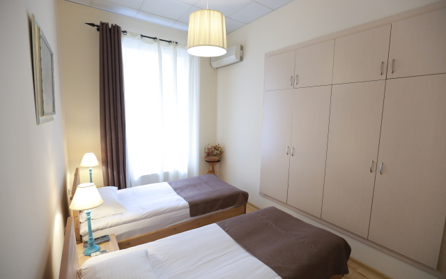 Midtown Hostel