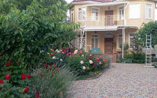 Na Odesskoy 25 Guest house