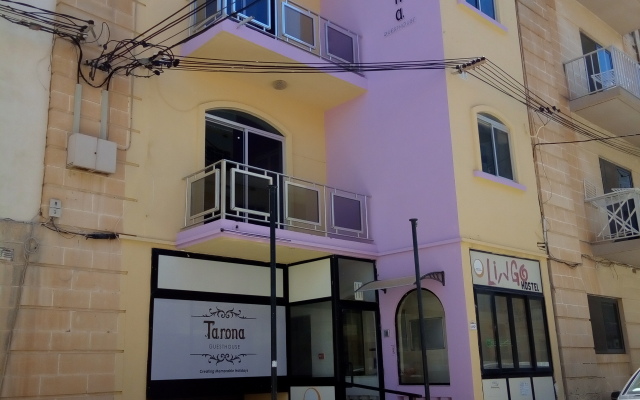 Tarona Guest house