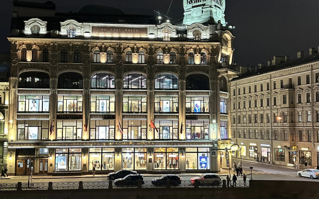 Квартира с видом на Универмаг у Красного Моста