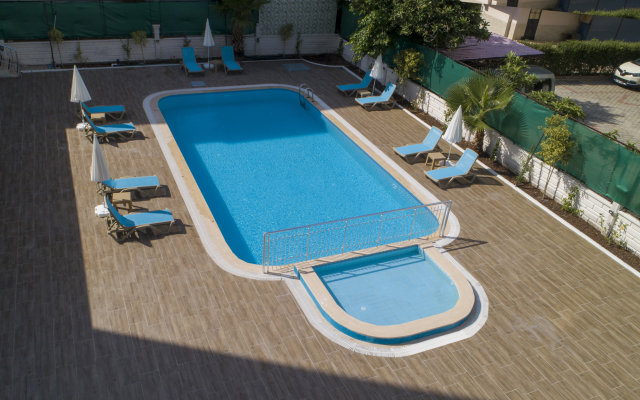 Theluna suite hotel