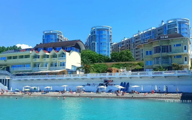 Na Volzhskoy Ulitse 85A Apartments