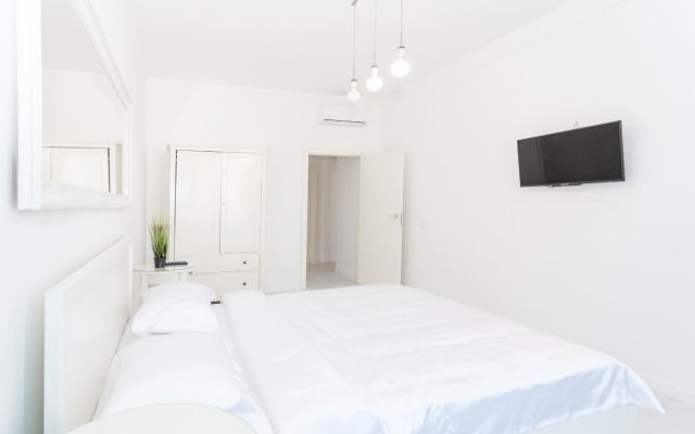 Stilnye apartamenty s dvumya spalnyami v tsentre Apartments
