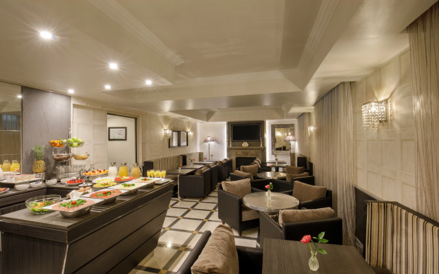 Отель Royal Court