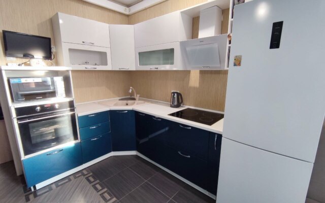 Nochnik na Solnechnom proyezde Flat
