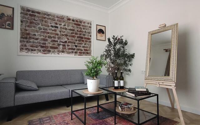 Apartments 2BR balcony house near Hilton bosphorus hotel