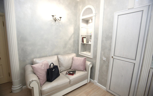 Dvukhurovnevye Nevsky 5 Apartment